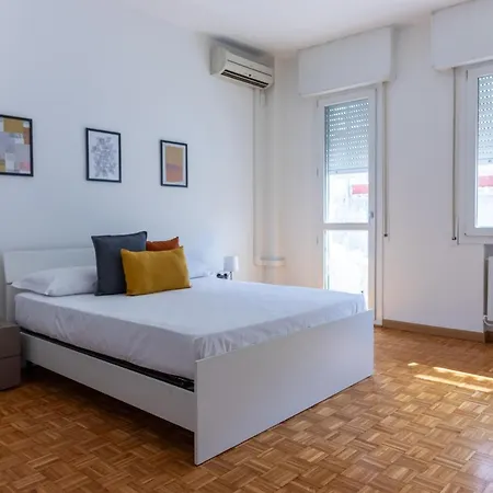 Guesthost - Darsena Luminous & Cozy Apartment Ferrara