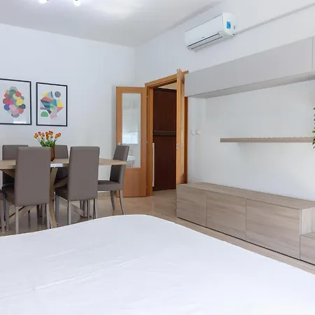 Apartment Guesthost - Darsena Luminous & Cozy Ferrara