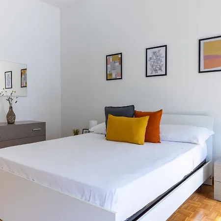 Guesthost - Darsena Luminous & Cozy Apartment Ferrara