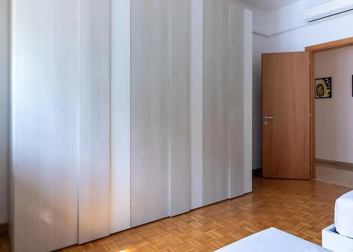 Guesthost - Darsena Luminous & Cozy